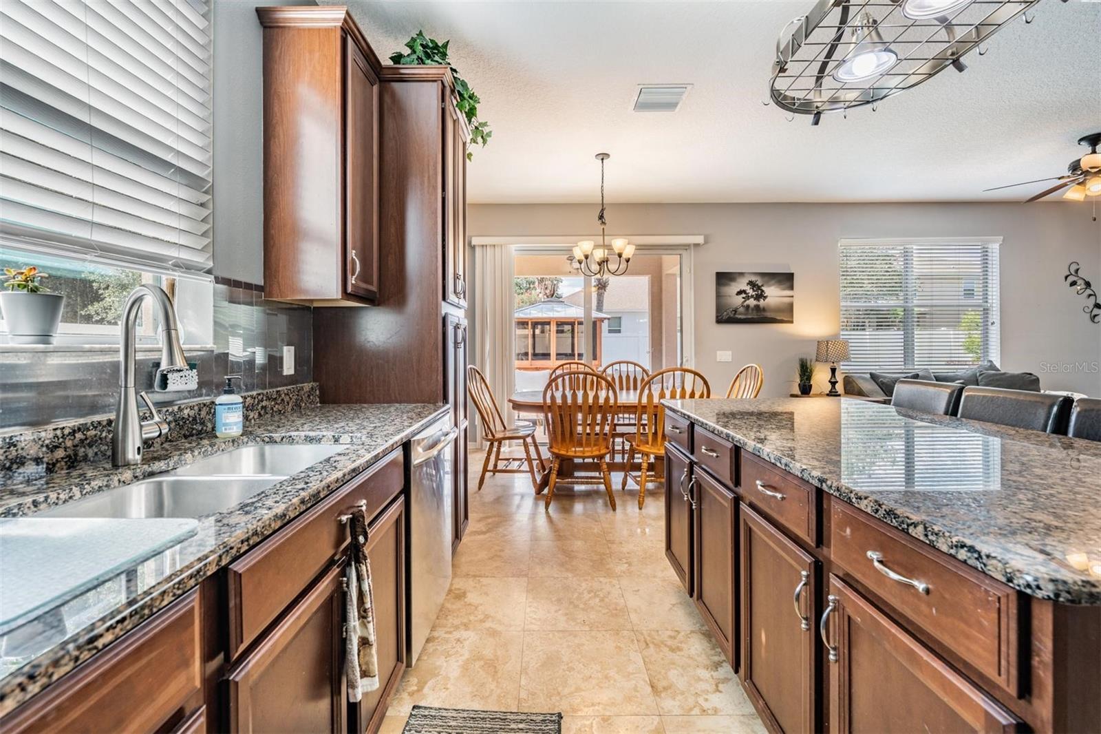 Listing photo id 9 for 1524 Rhodeswell Lane