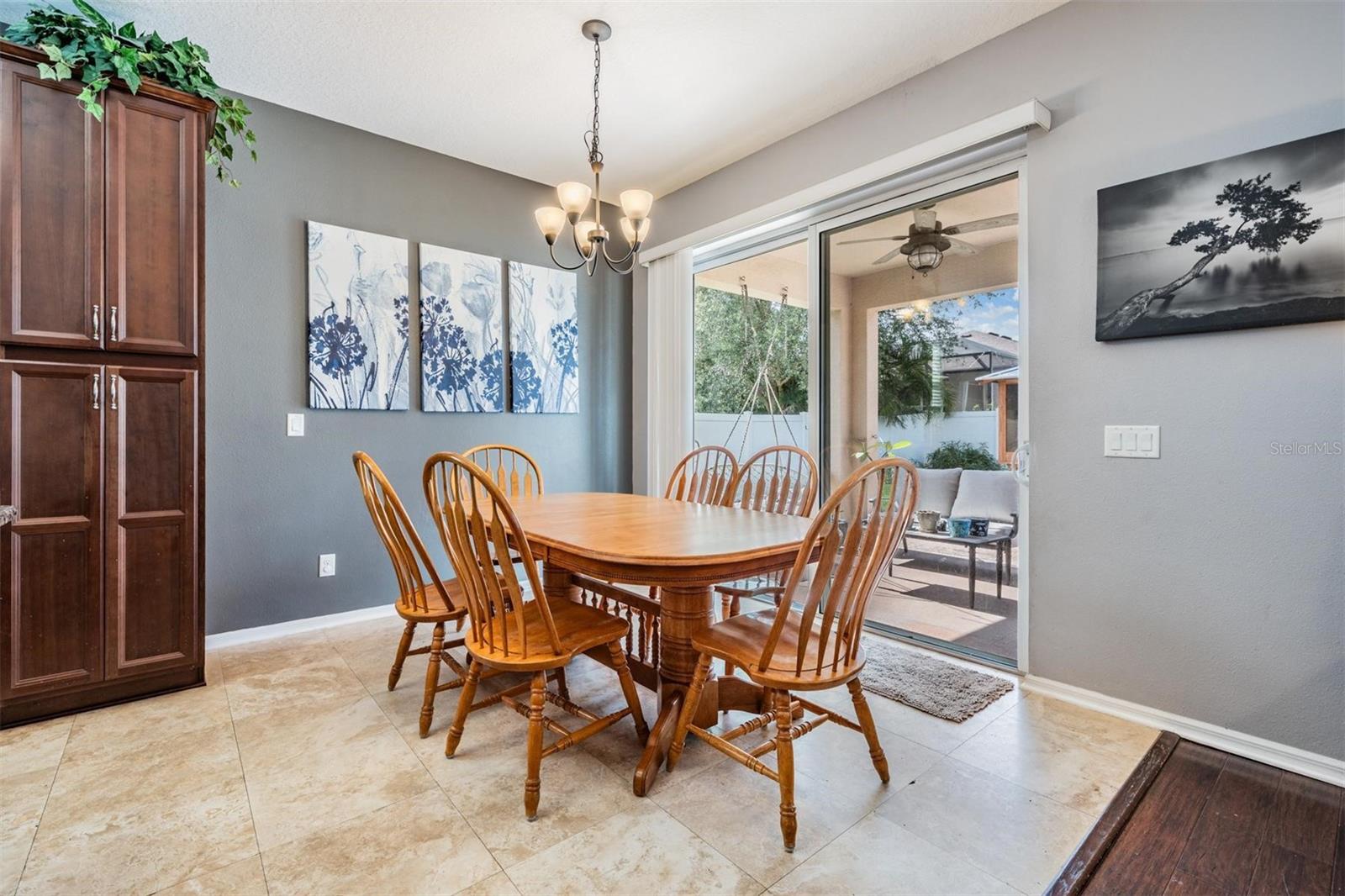 Listing photo id 10 for 1524 Rhodeswell Lane