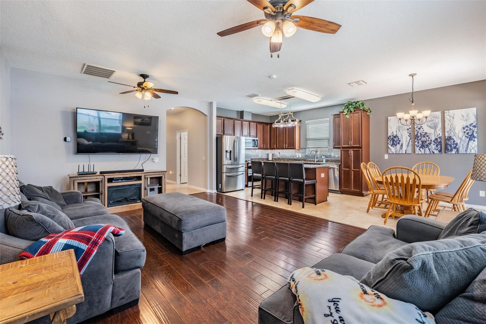 Listing photo id 13 for 1524 Rhodeswell Lane