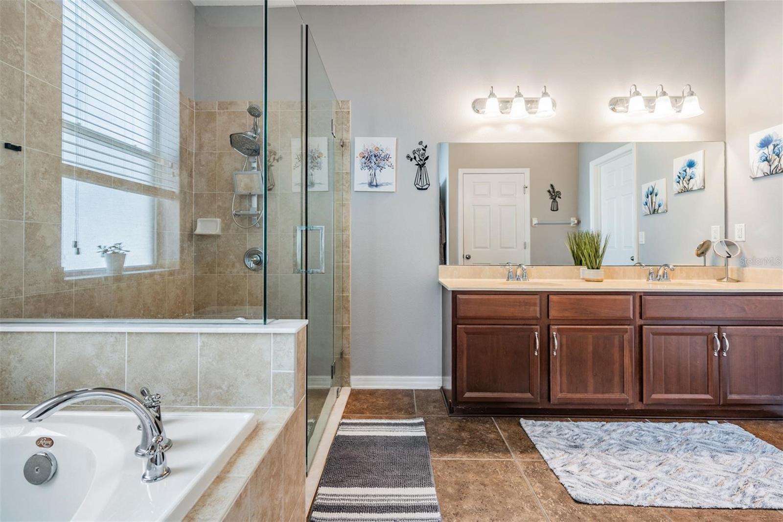 Listing photo id 17 for 1524 Rhodeswell Lane