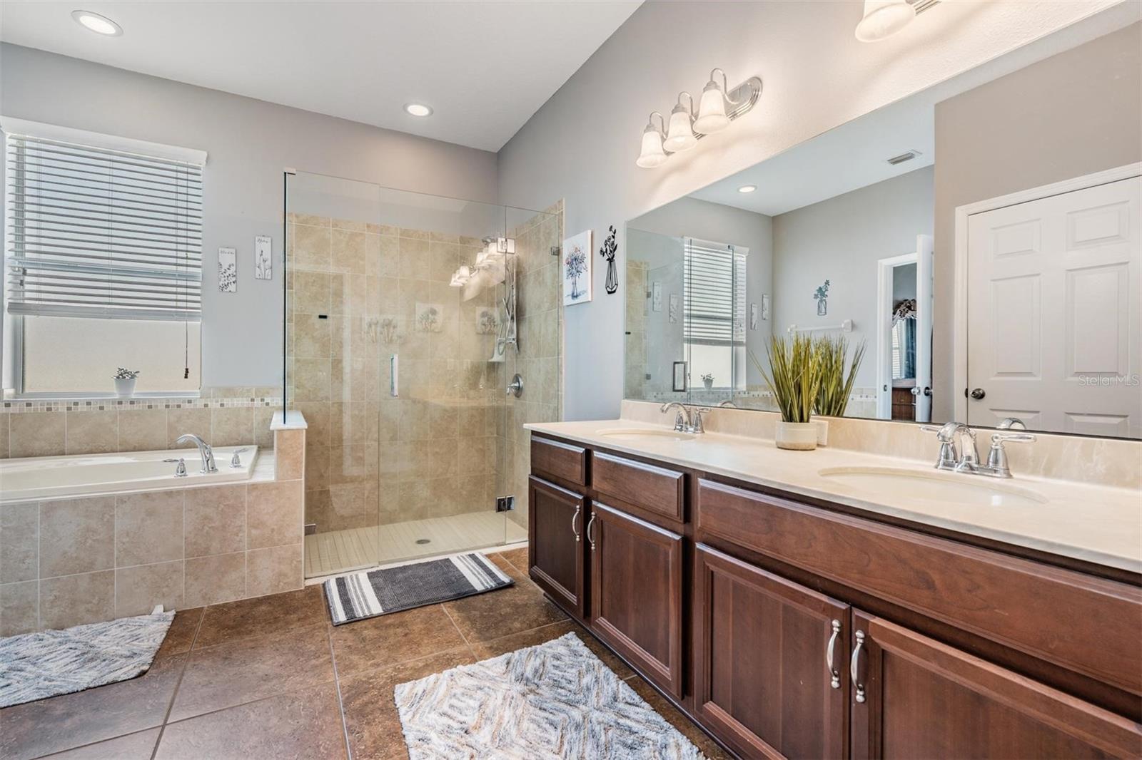 Listing photo id 18 for 1524 Rhodeswell Lane
