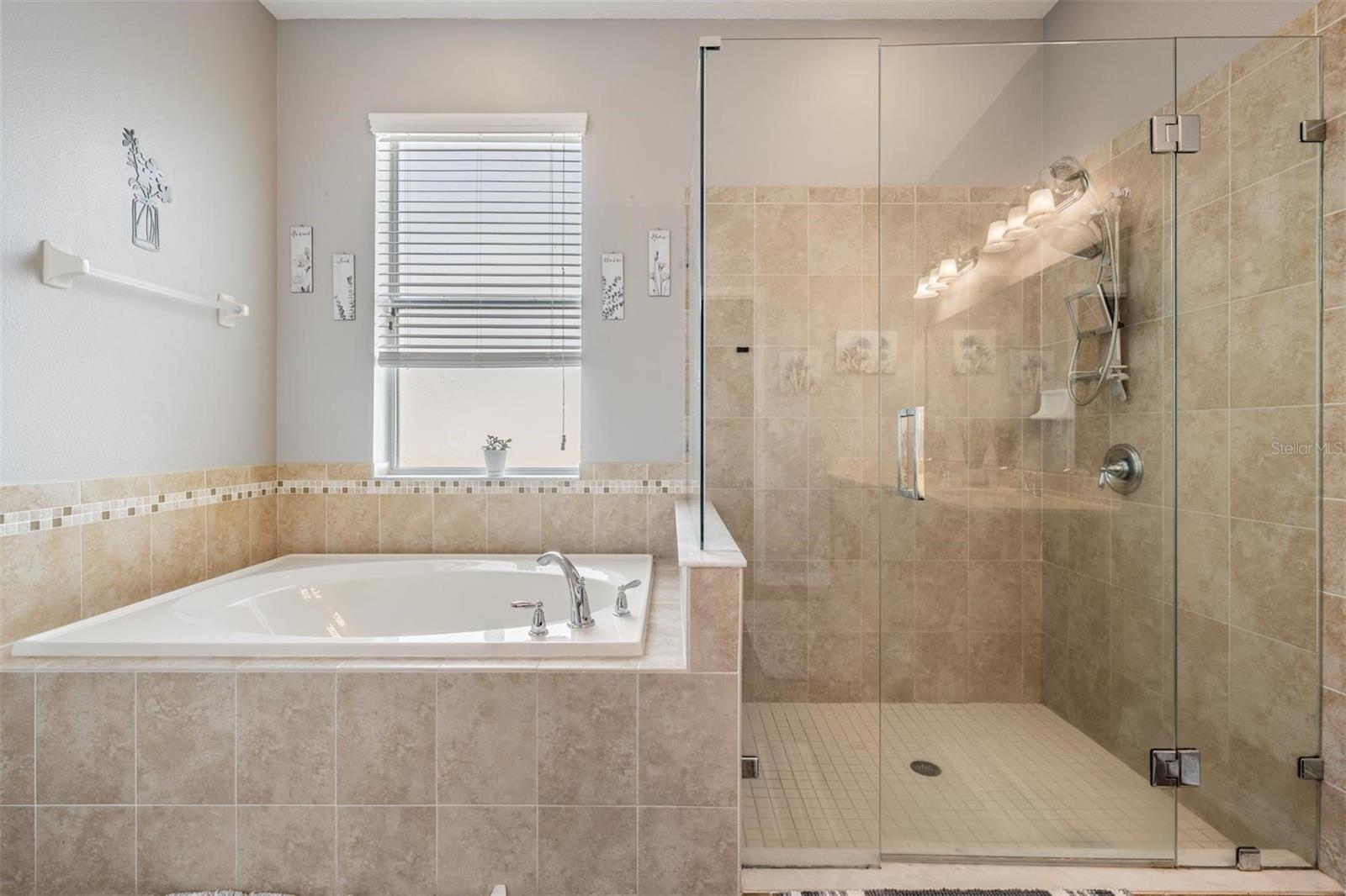 Listing photo id 19 for 1524 Rhodeswell Lane