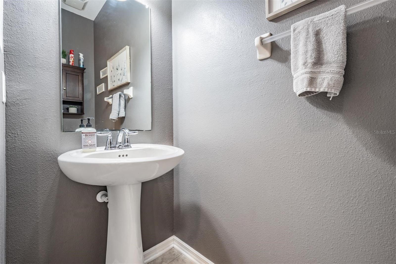 Listing photo id 21 for 1524 Rhodeswell Lane