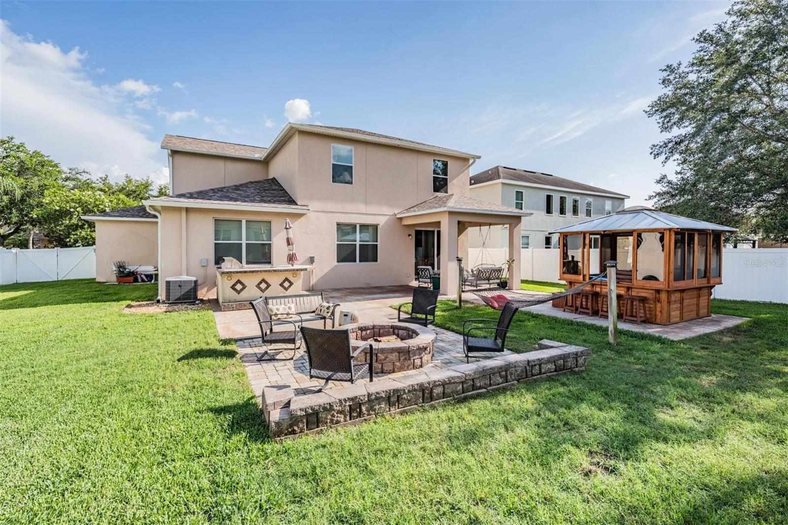 Listing photo id 36 for 1524 Rhodeswell Lane
