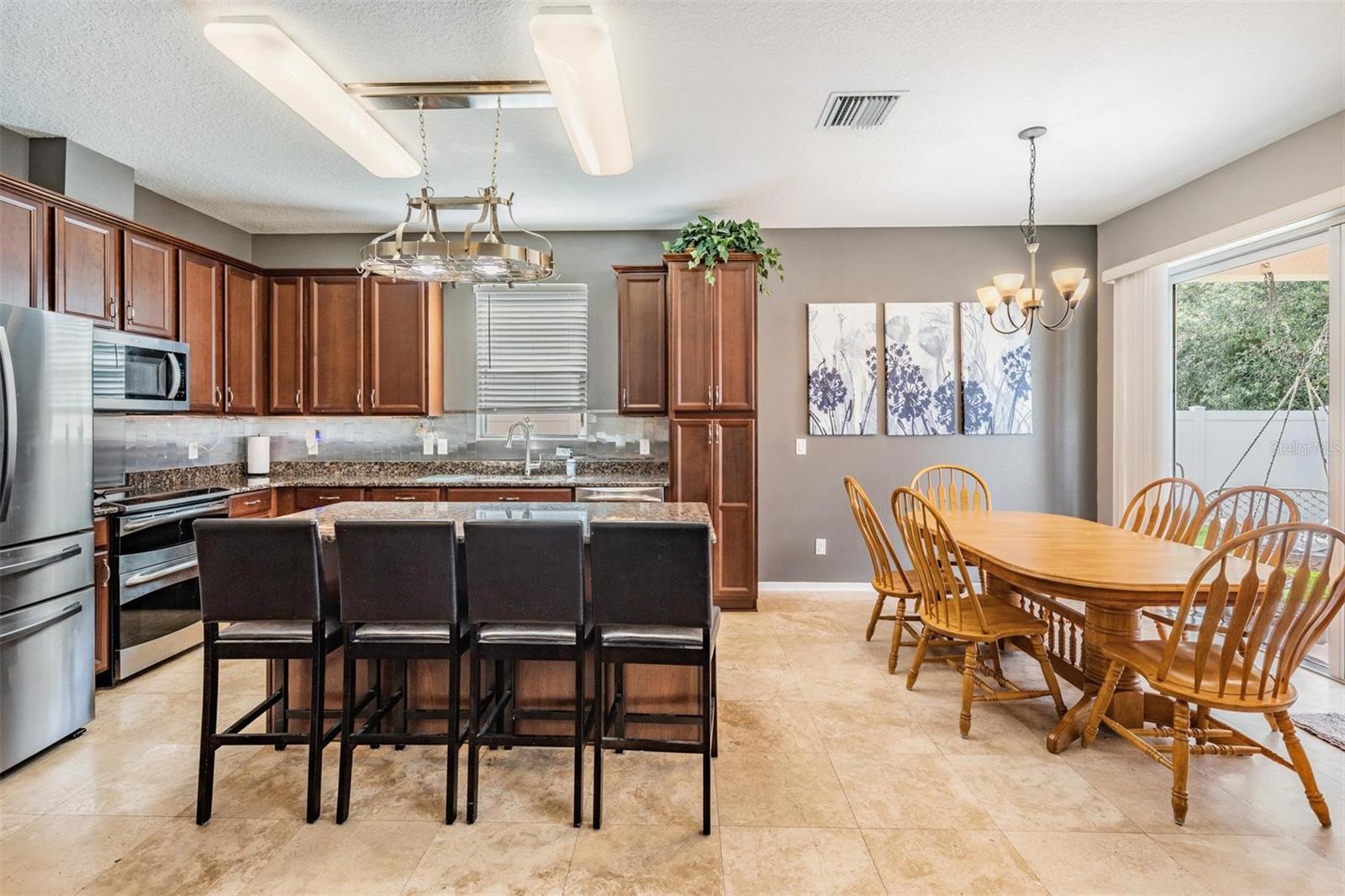 Listing photo id 6 for 1524 Rhodeswell Lane