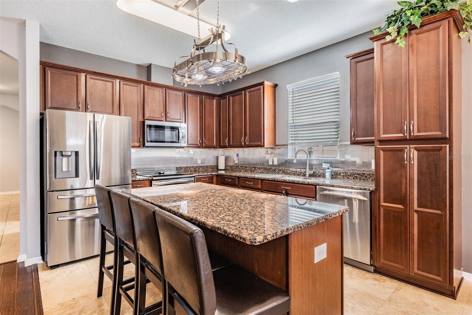 Listing photo id 7 for 1524 Rhodeswell Lane