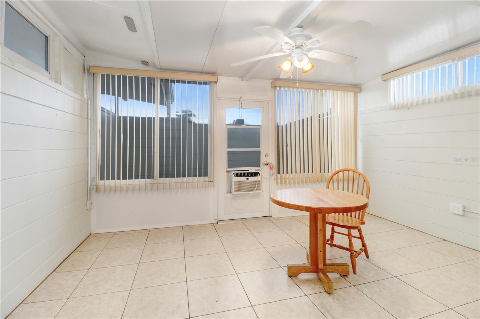 Image 15 of 25 For 1309 Warwick Court
