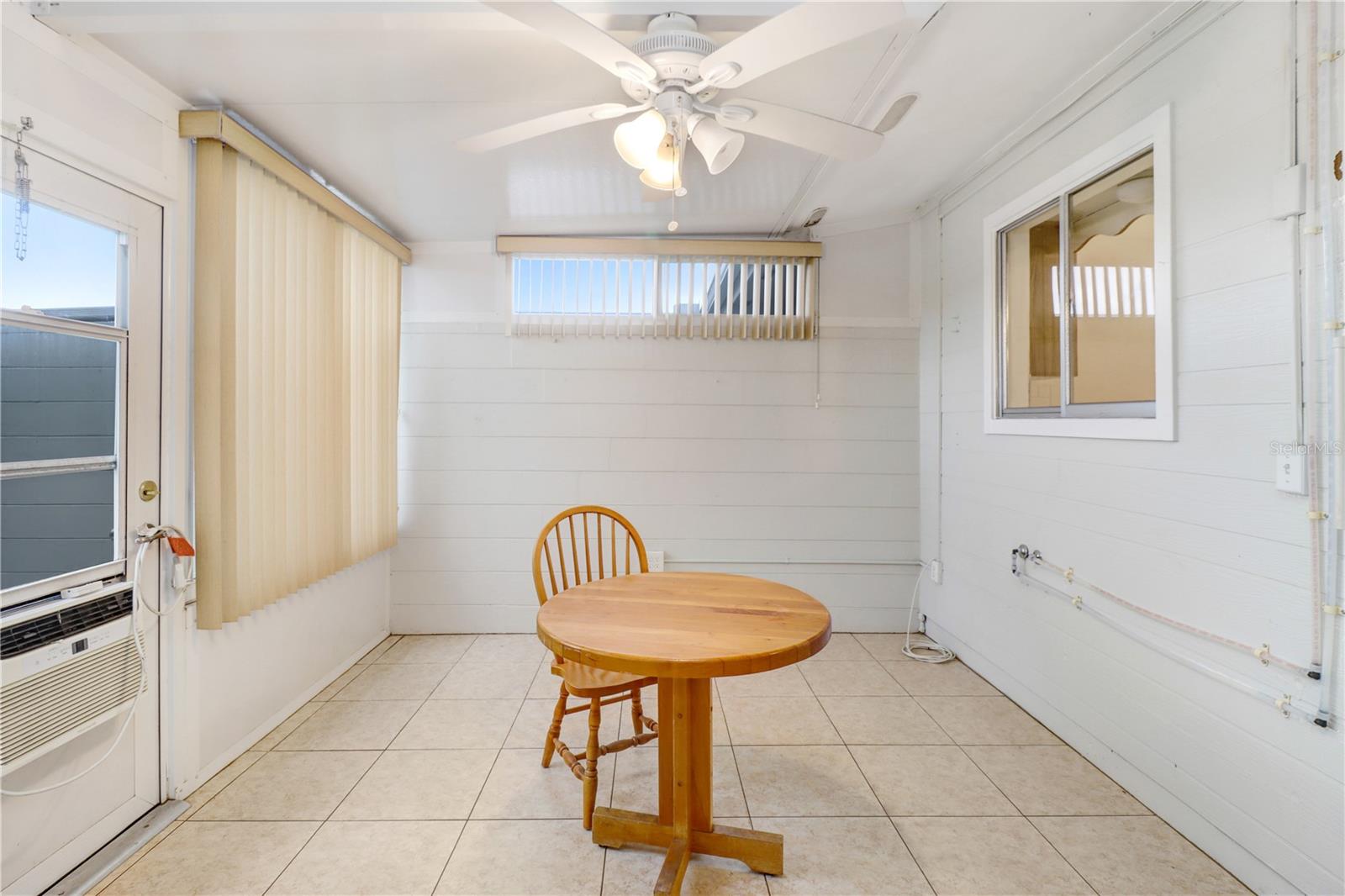 Image 16 of 25 For 1309 Warwick Court