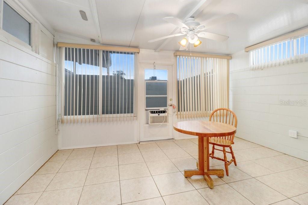 Image 19 of 25 For 1309 Warwick Court