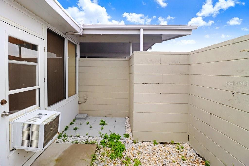 Image 21 of 25 For 1309 Warwick Court