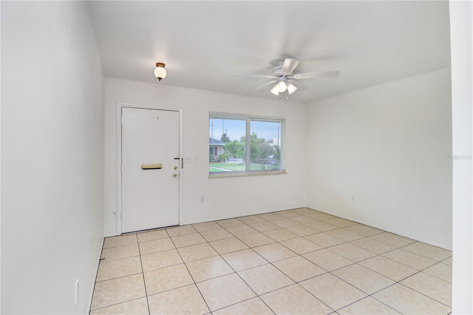 Image 3 of 25 For 1309 Warwick Court