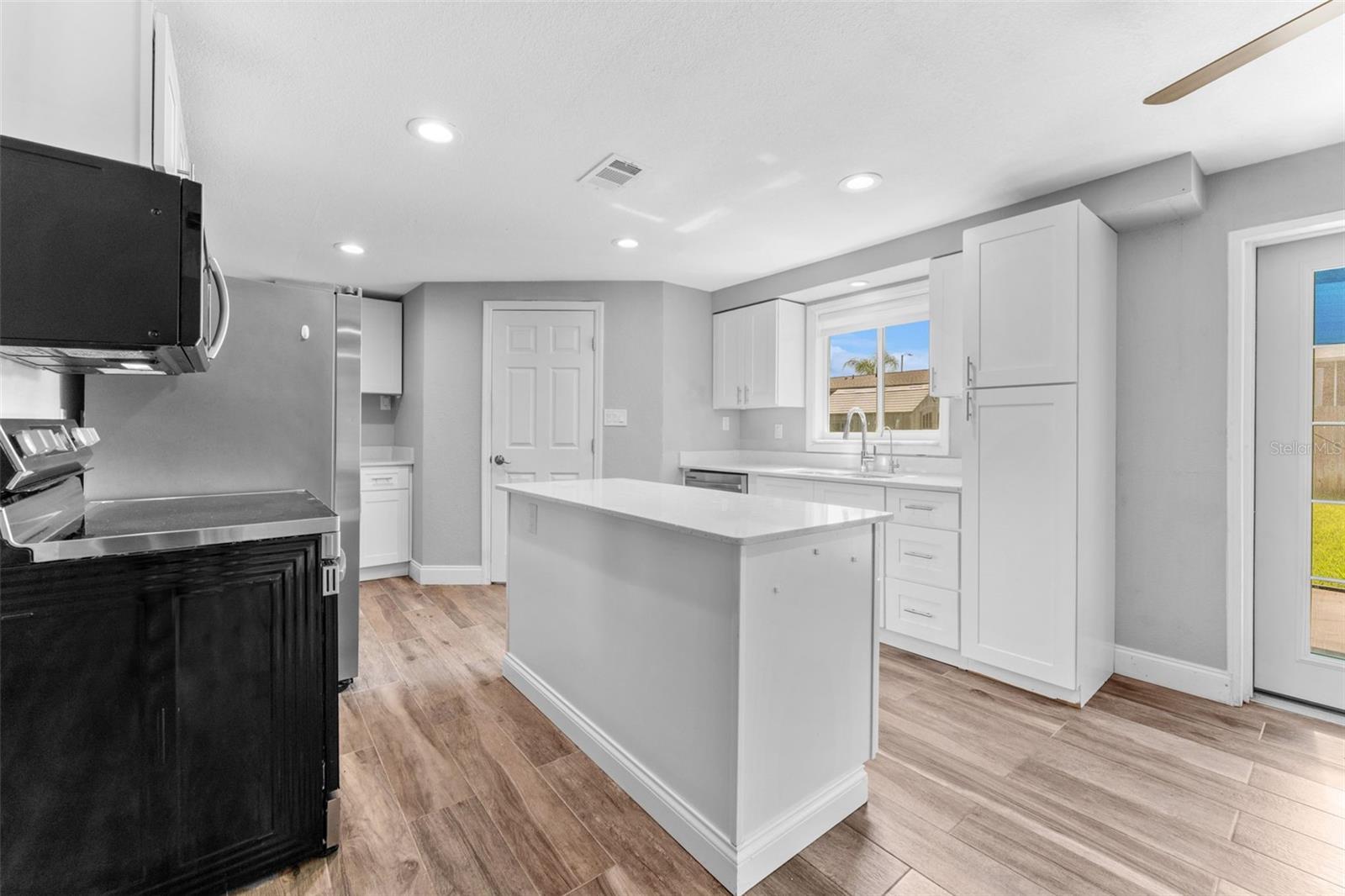 Image 2 of 35 For 1415 Coppertree Dr