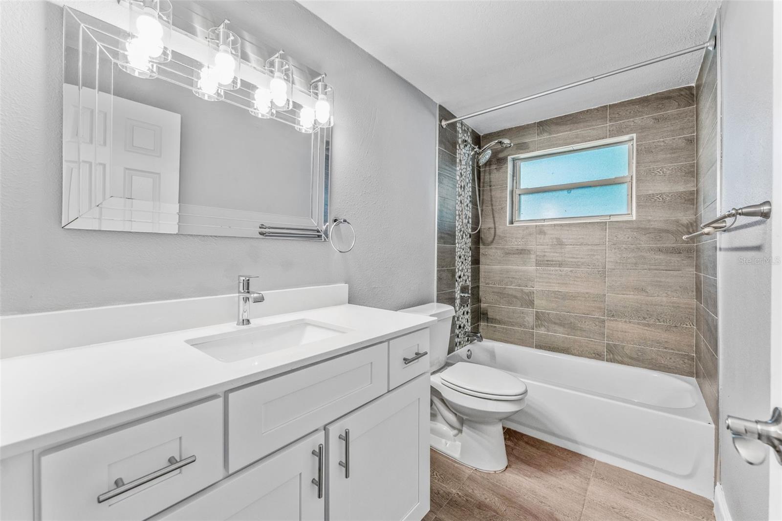 Image 22 of 35 For 1415 Coppertree Dr