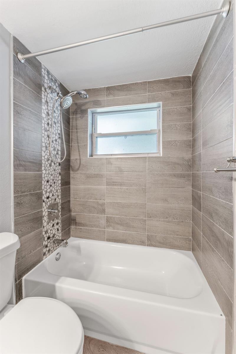 Image 23 of 35 For 1415 Coppertree Dr