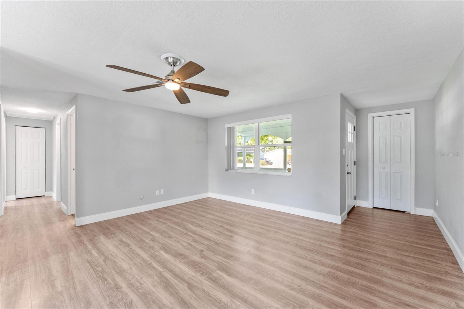 Image 3 of 35 For 1415 Coppertree Dr