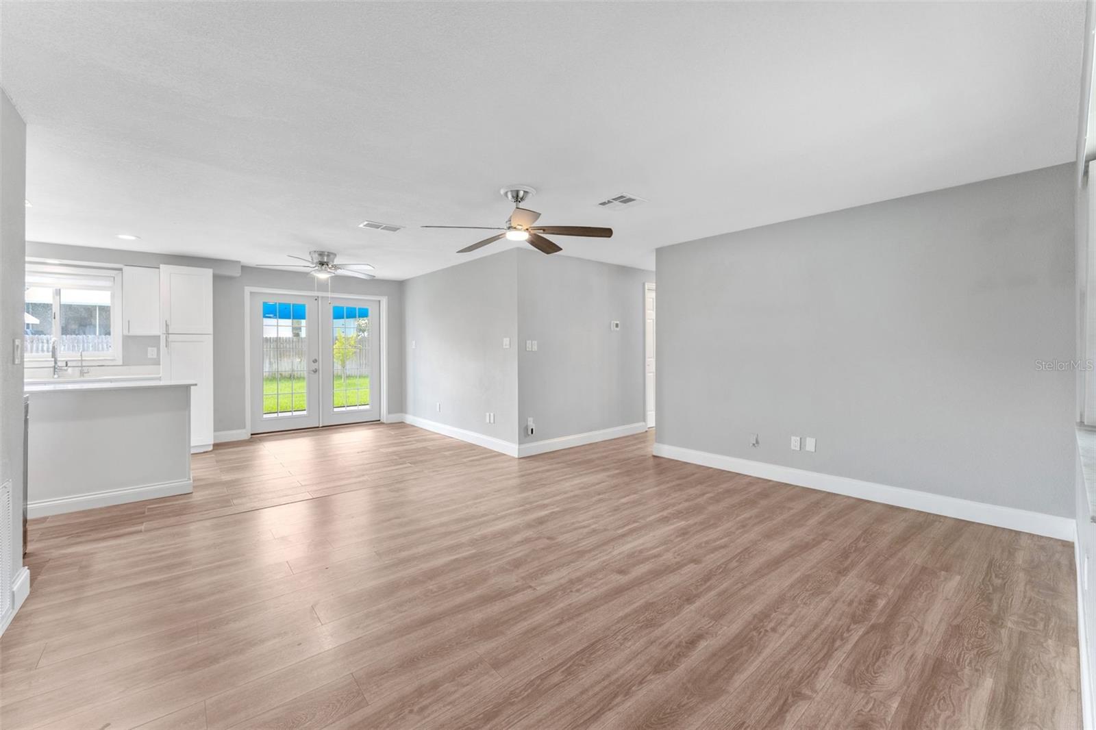 Image 7 of 35 For 1415 Coppertree Dr