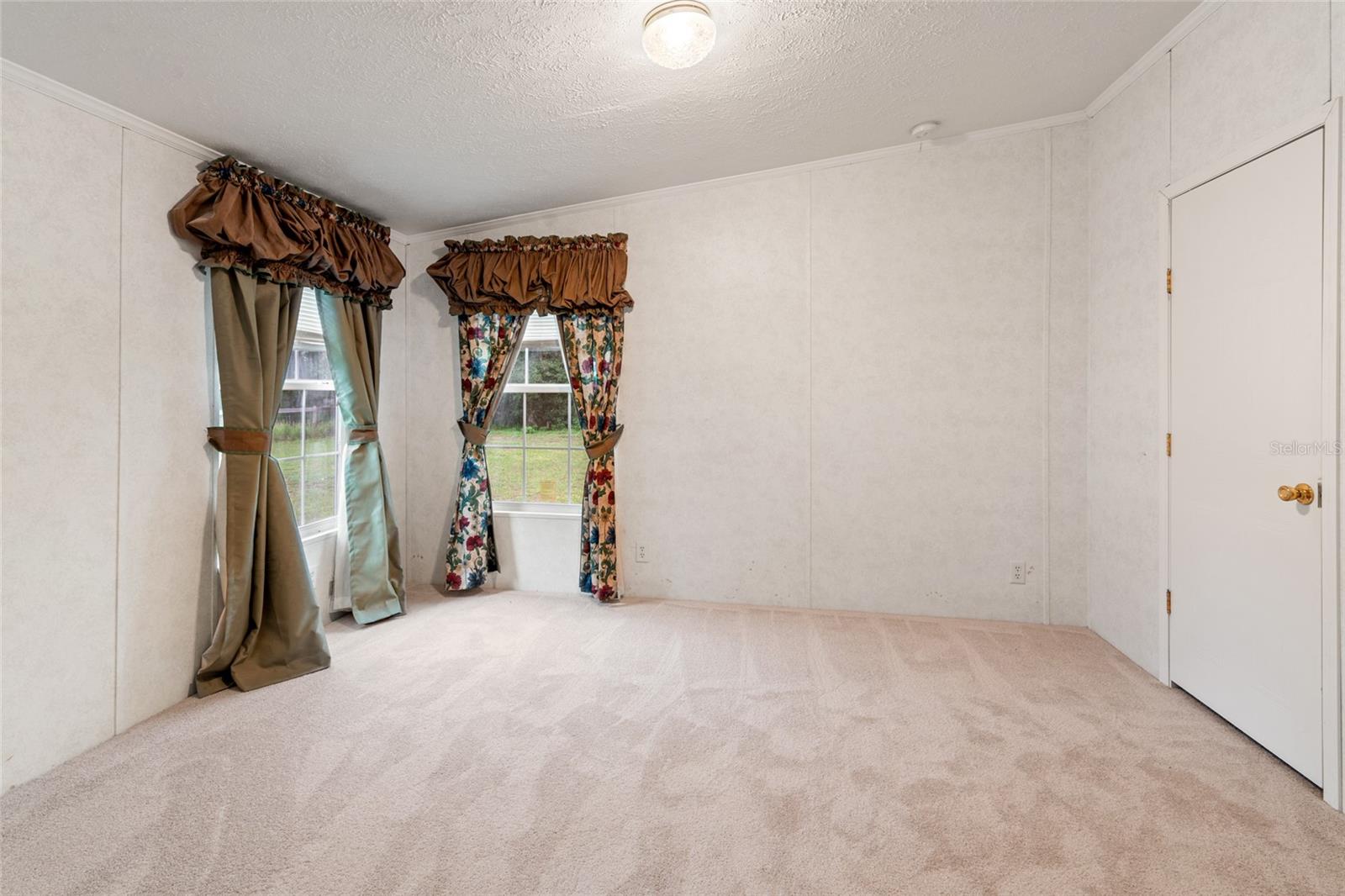 Image 11 of 36 For 27549 Fisher Lane