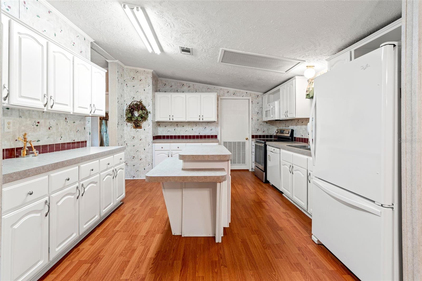 Image 14 of 36 For 27549 Fisher Lane