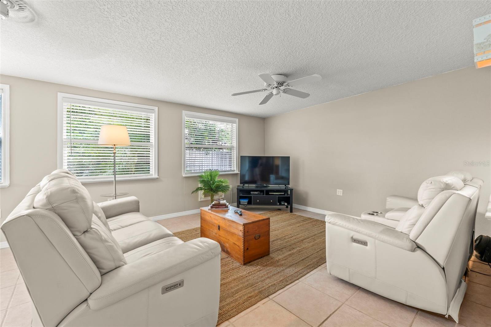 Image 33 of 47 For 2334 Tropical Shores Drive Se