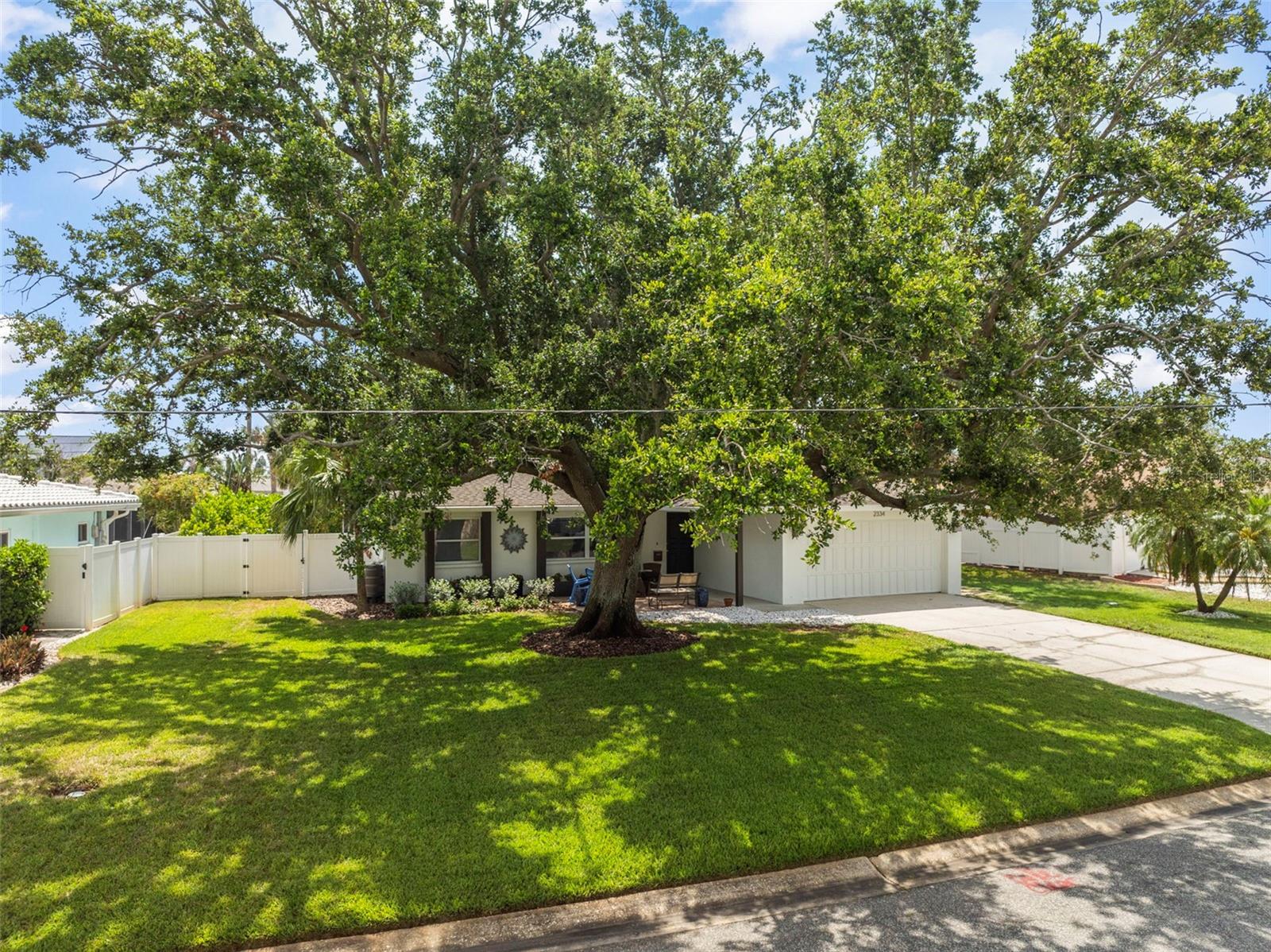 Image 4 of 47 For 2334 Tropical Shores Drive Se