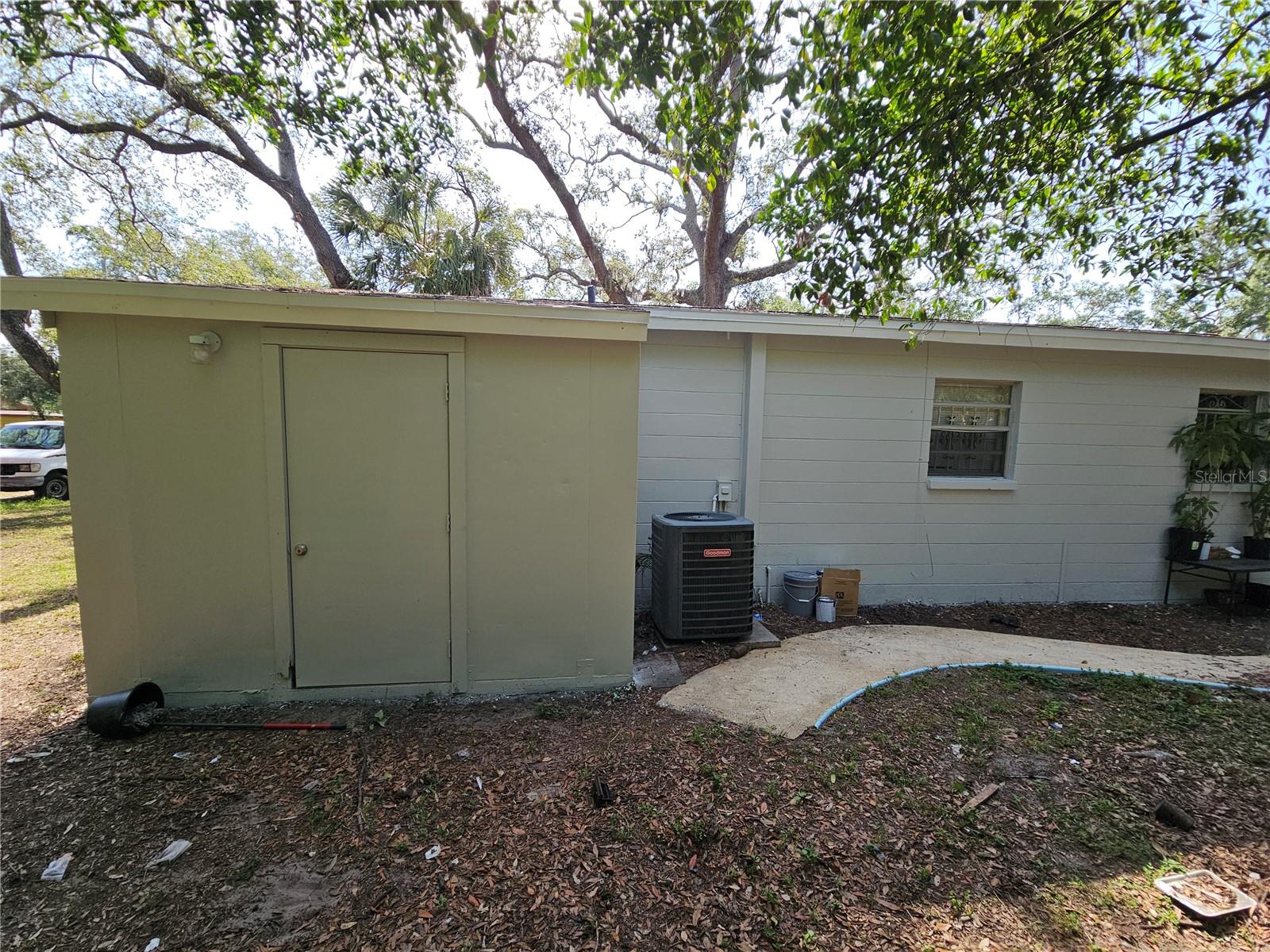 Listing photo id 11 for 10010 Lantana Avenue