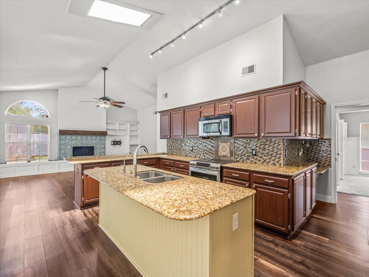 Image 14 of 44 For 14103 Stonebrook Court