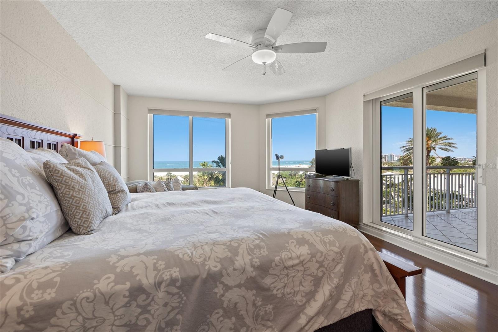 Image 13 of 30 For 1180 Gulf Boulevard 402