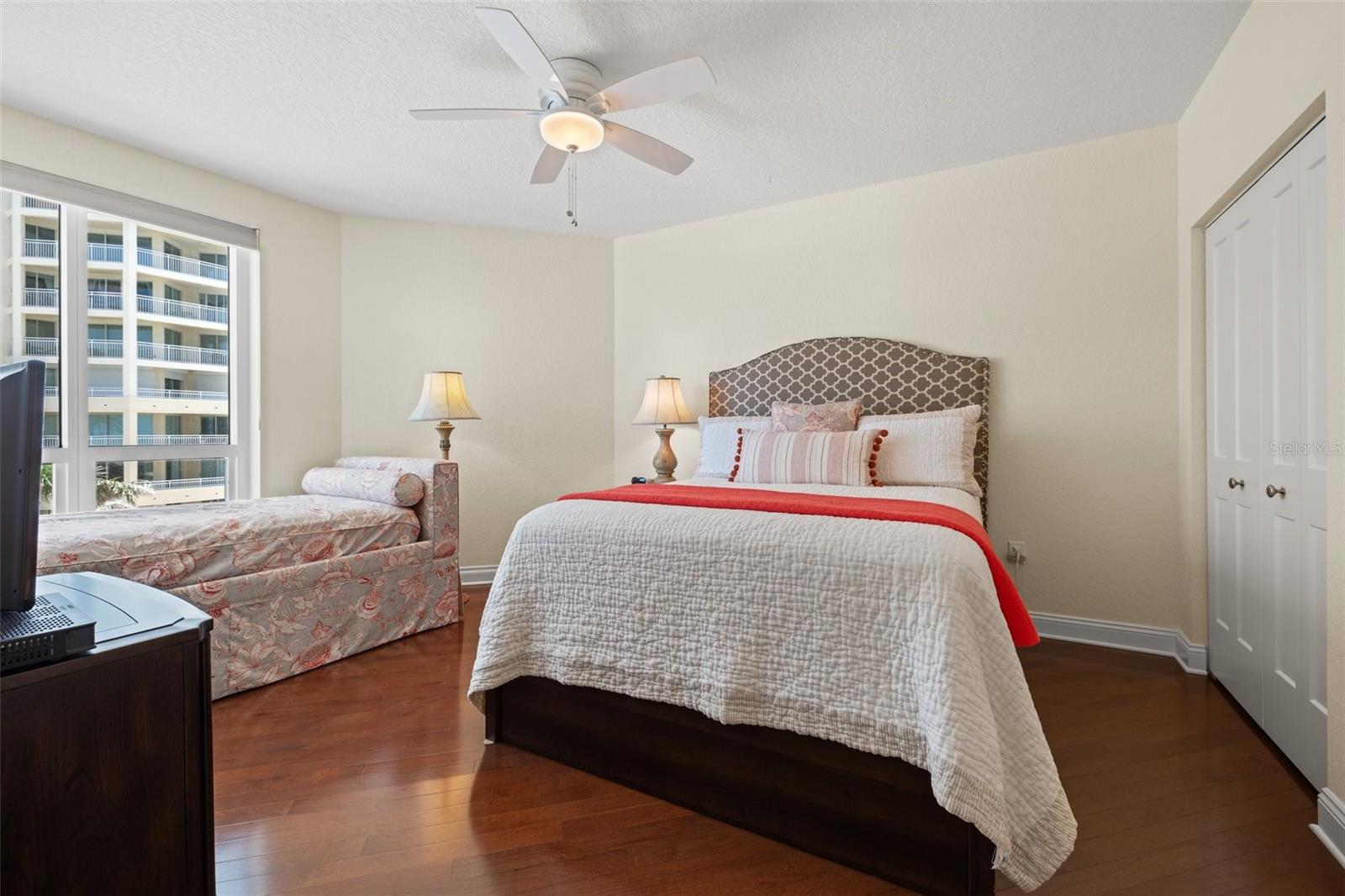 Image 21 of 30 For 1180 Gulf Boulevard 402