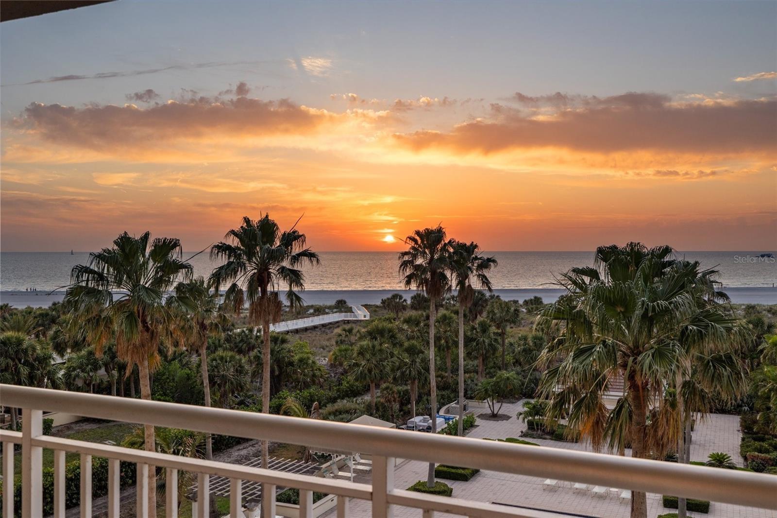 Image 24 of 30 For 1180 Gulf Boulevard 402