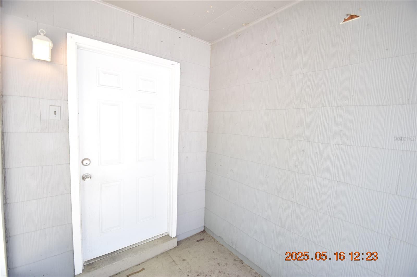 Image 10 of 33 For 872 51st Avenue N