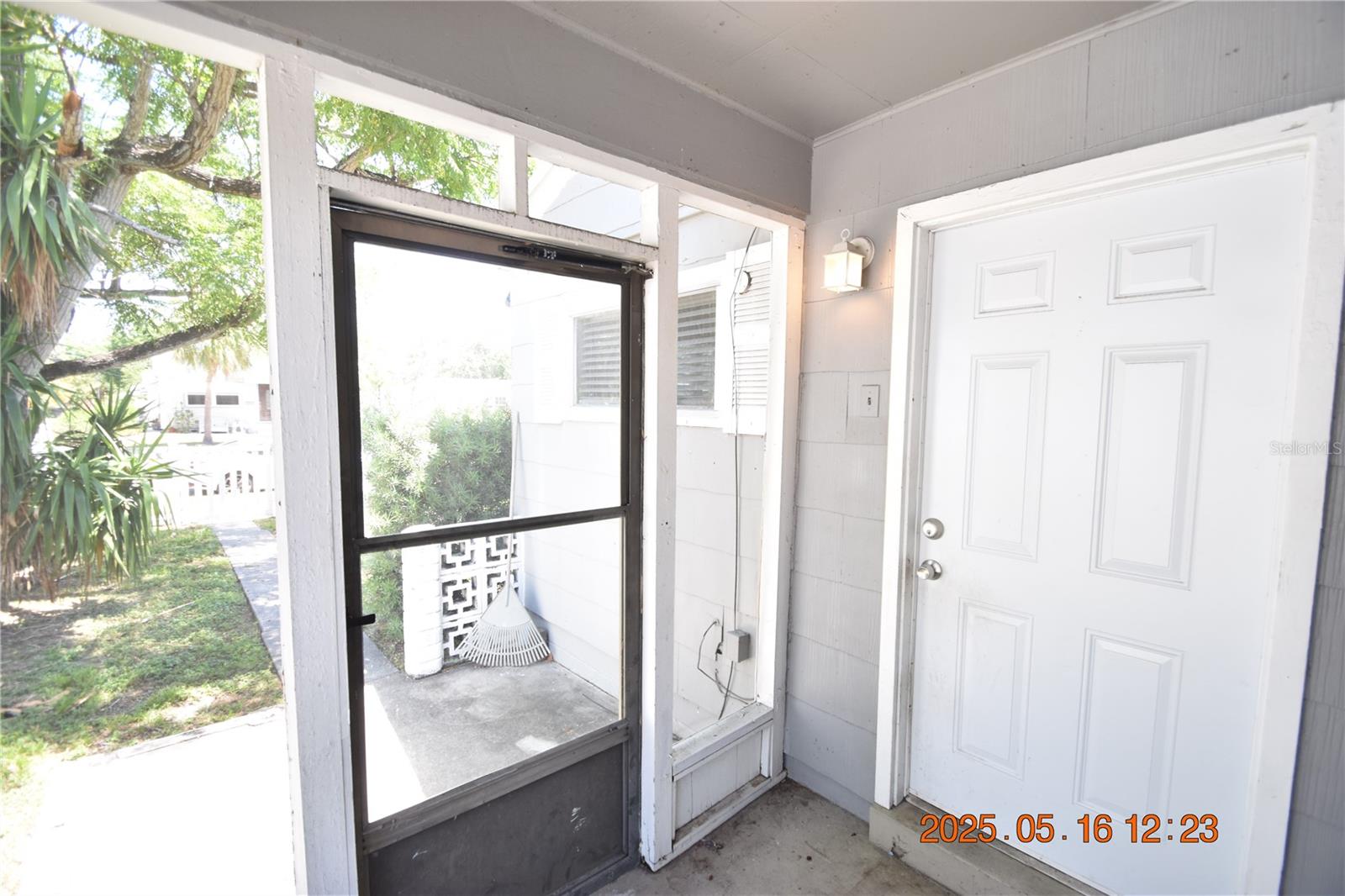 Image 11 of 33 For 872 51st Avenue N