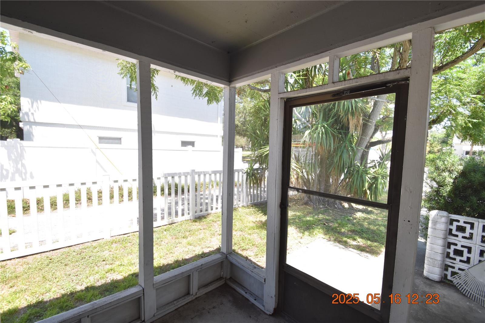 Image 12 of 33 For 872 51st Avenue N