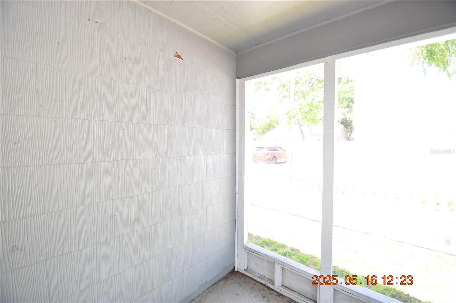 Image 13 of 33 For 872 51st Avenue N