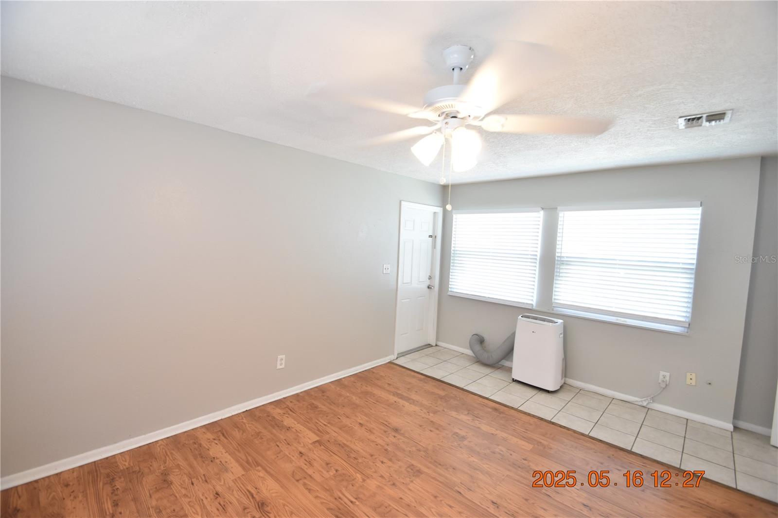 Image 21 of 33 For 872 51st Avenue N