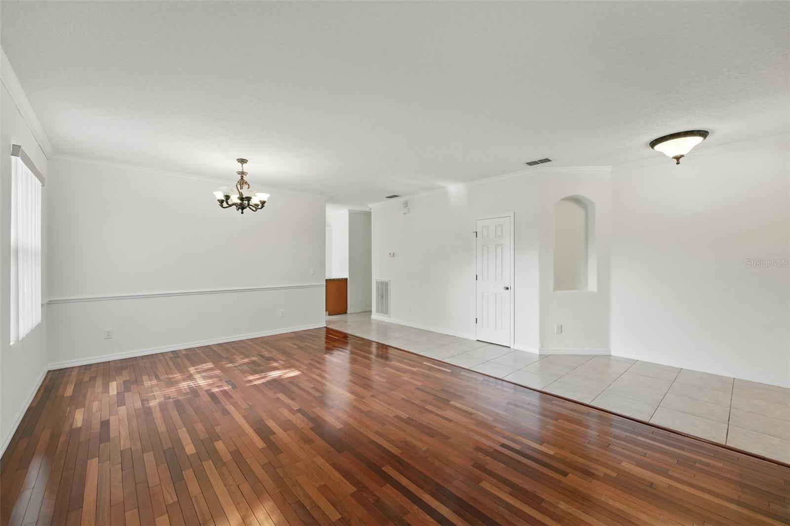 Image 13 of 33 For 442 Graystone Boulevard
