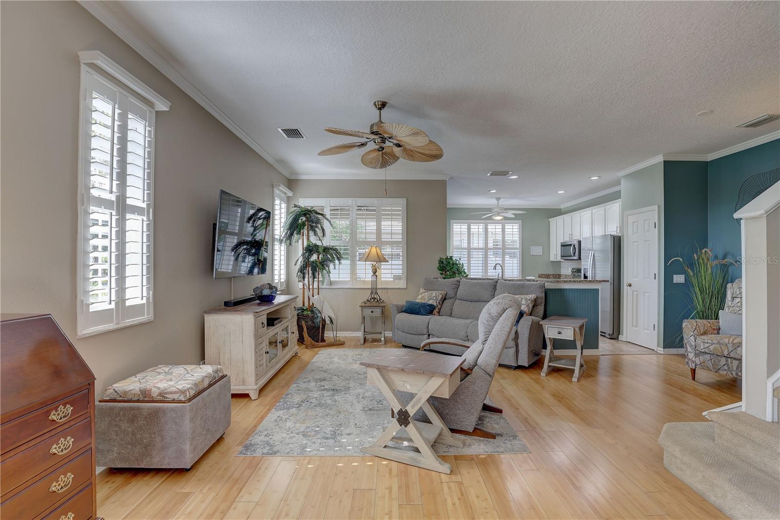 Image 13 of 48 For 580 Shoreham Court Ne