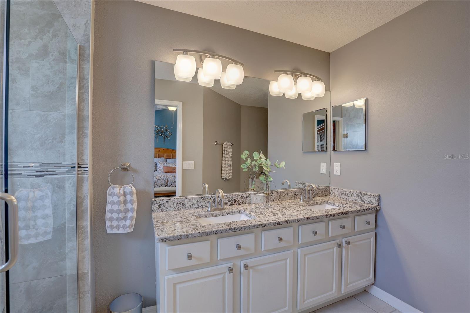 Image 22 of 48 For 580 Shoreham Court Ne