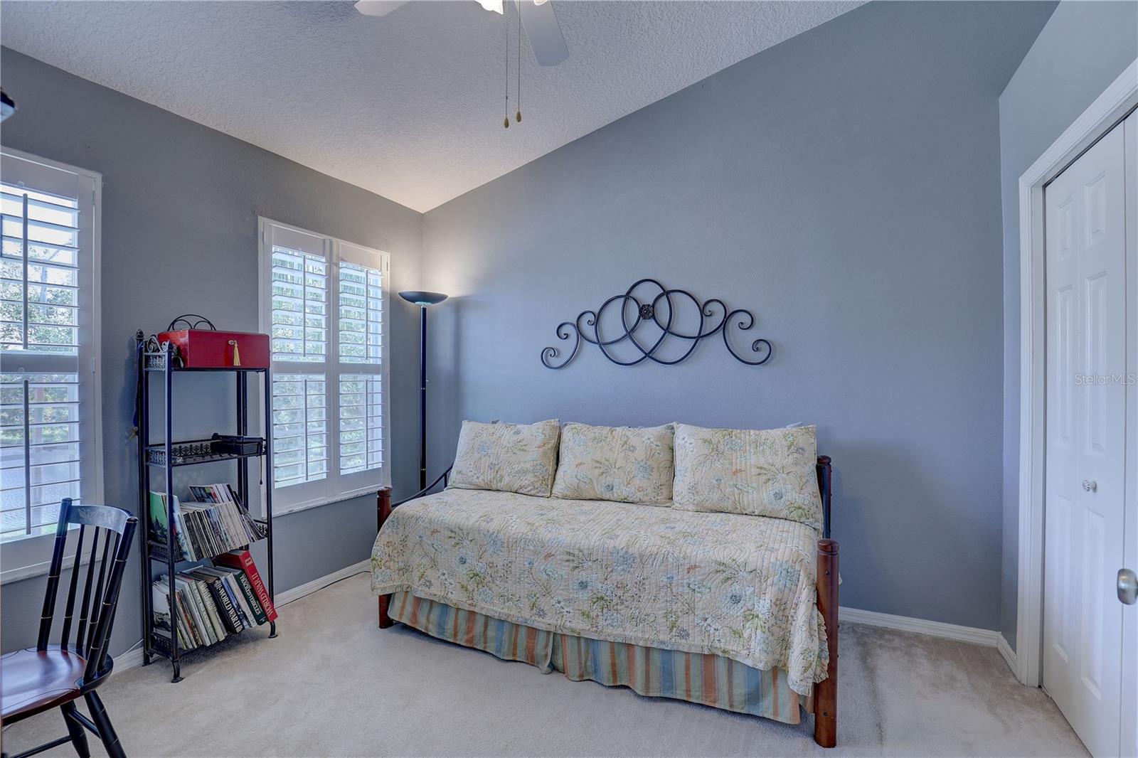 Image 27 of 48 For 580 Shoreham Court Ne