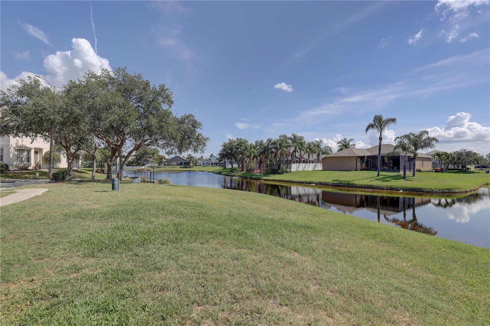Image 33 of 48 For 580 Shoreham Court Ne