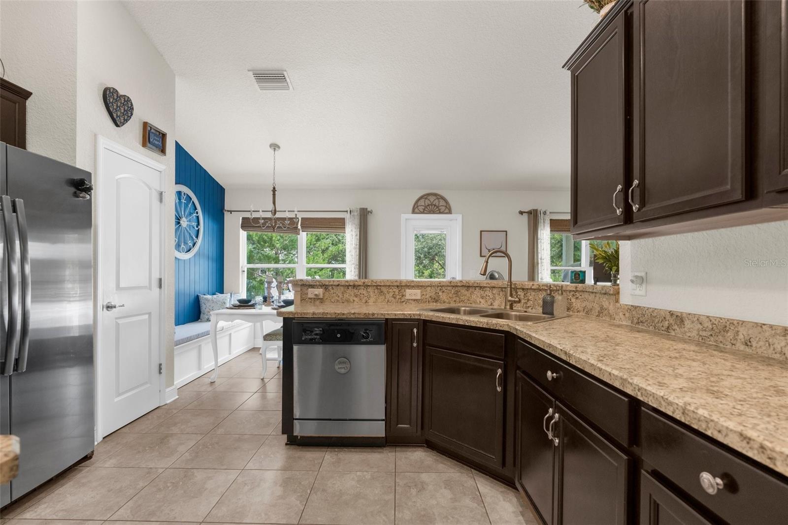 Listing photo id 14 for 10197 Meadow Wren Avenue