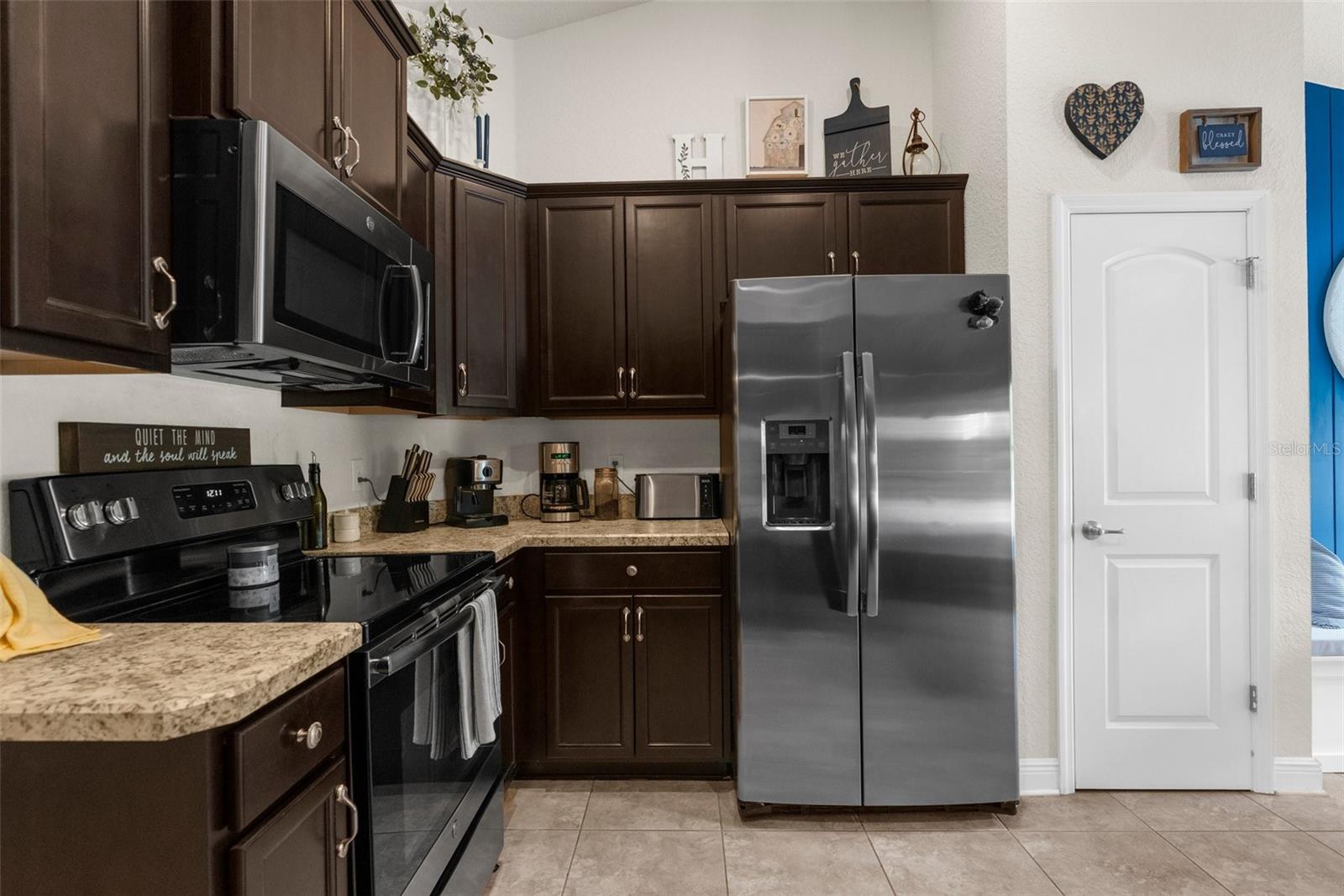 Listing photo id 15 for 10197 Meadow Wren Avenue