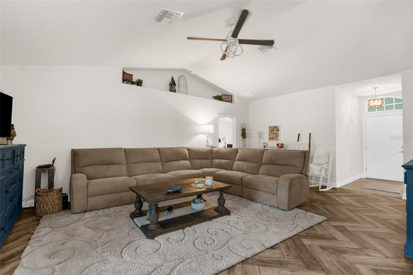 Listing photo id 20 for 10197 Meadow Wren Avenue