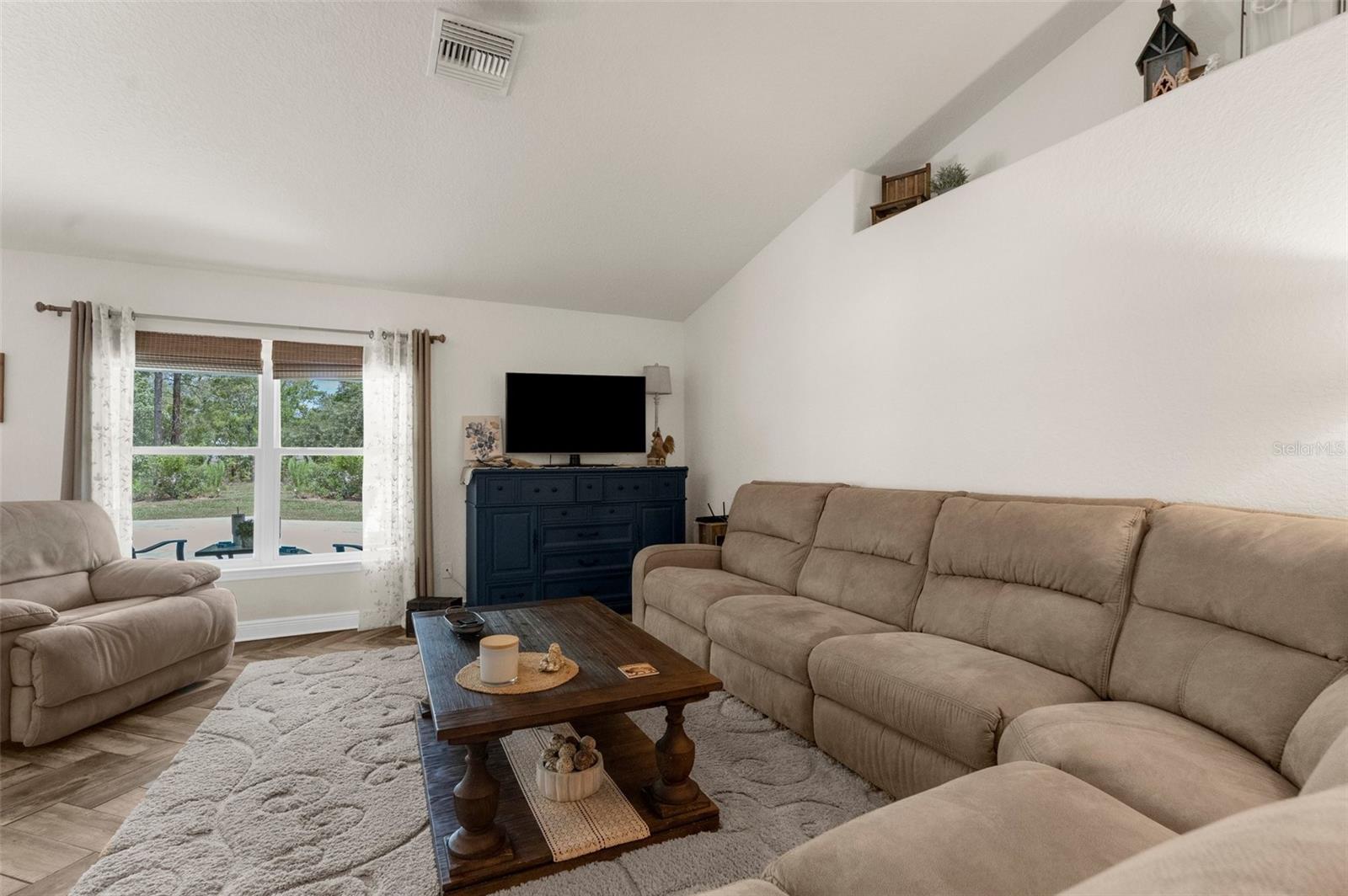 Listing photo id 21 for 10197 Meadow Wren Avenue