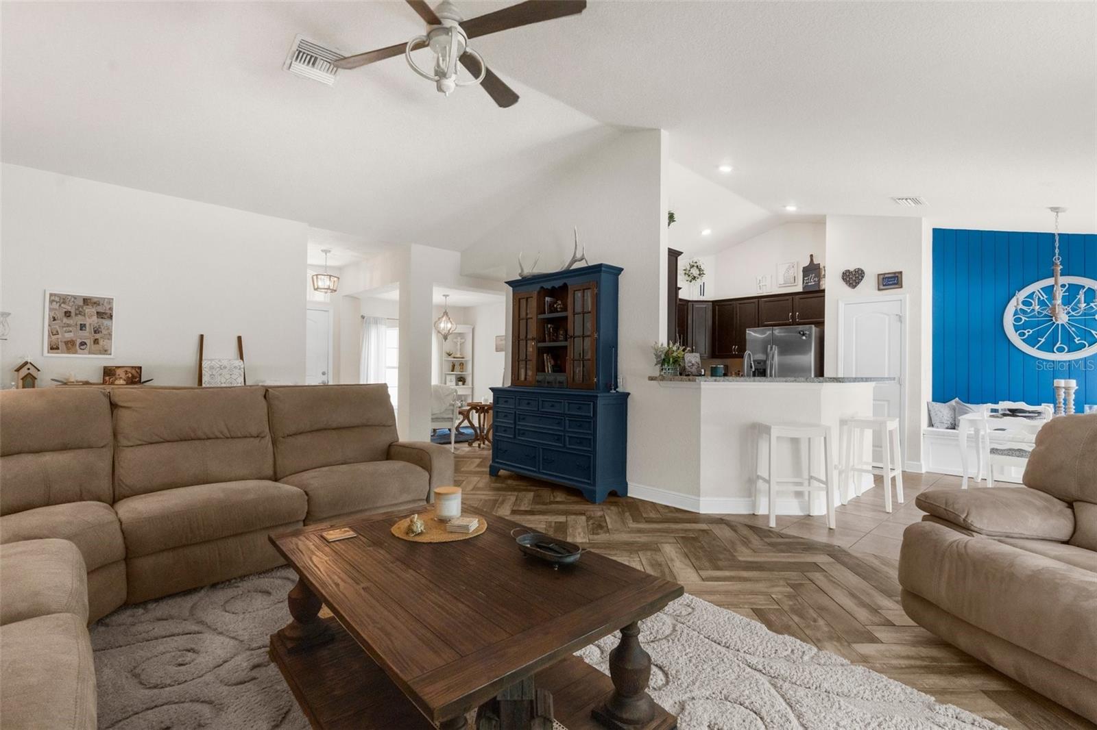 Listing photo id 23 for 10197 Meadow Wren Avenue