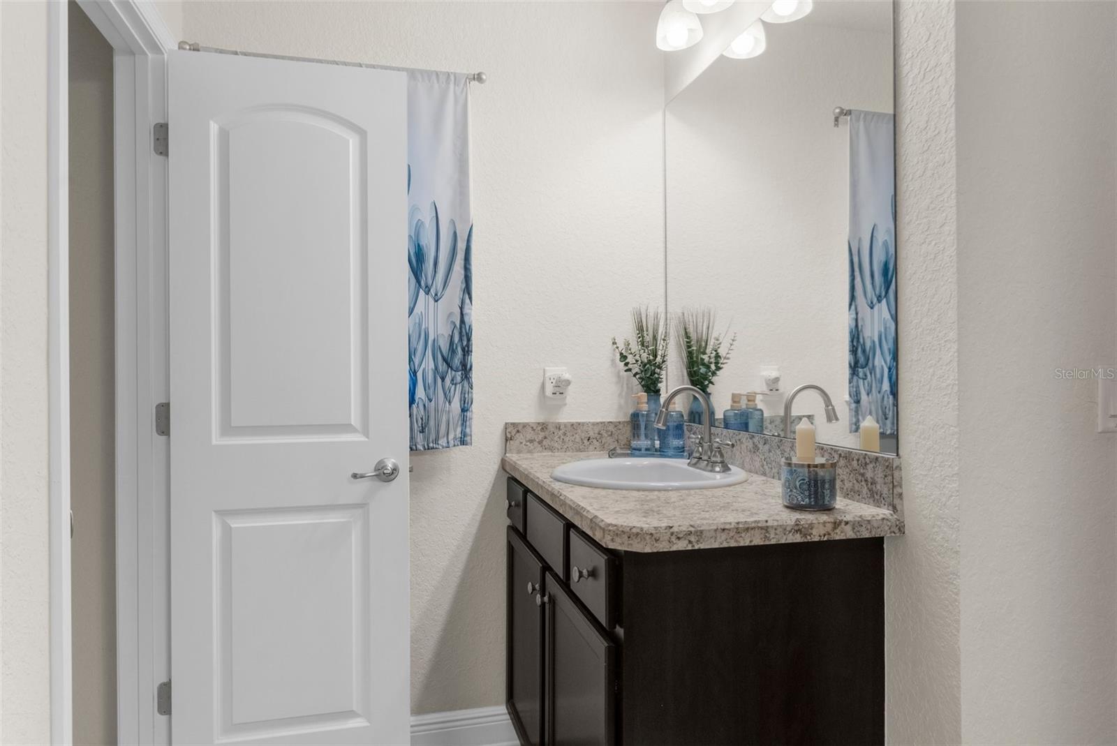 Listing photo id 33 for 10197 Meadow Wren Avenue