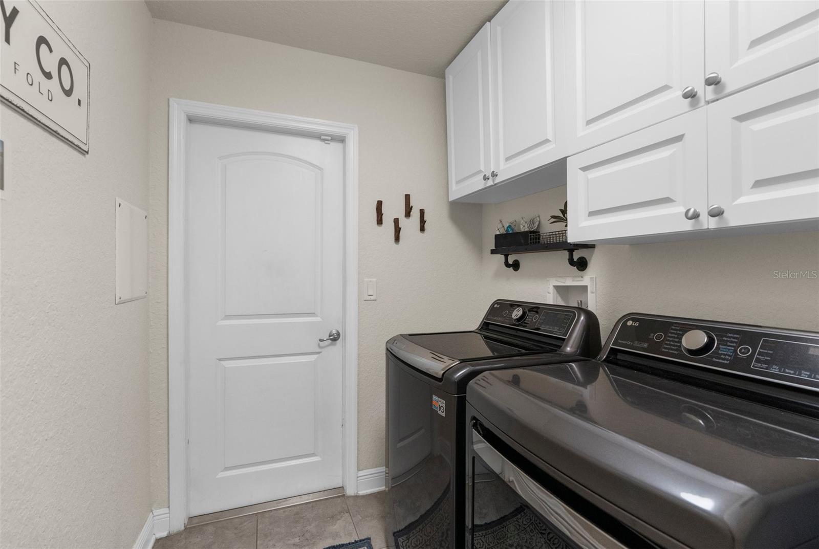 Listing photo id 35 for 10197 Meadow Wren Avenue