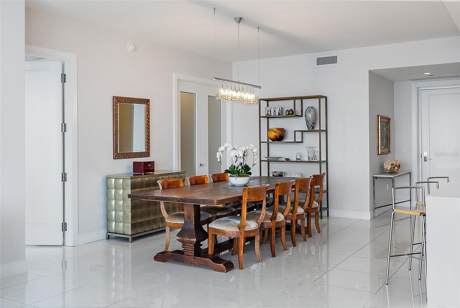 Listing photo id 9 for 100 1st Avenue N 2703