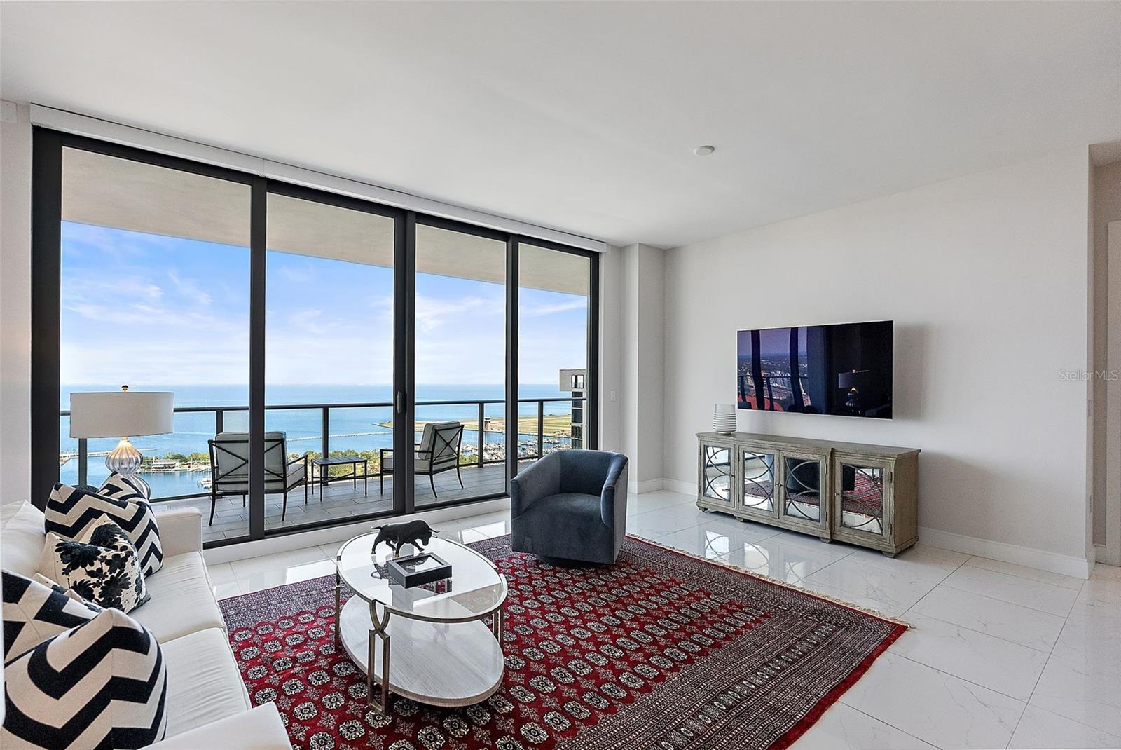 Listing photo id 10 for 100 1st Avenue N 2703