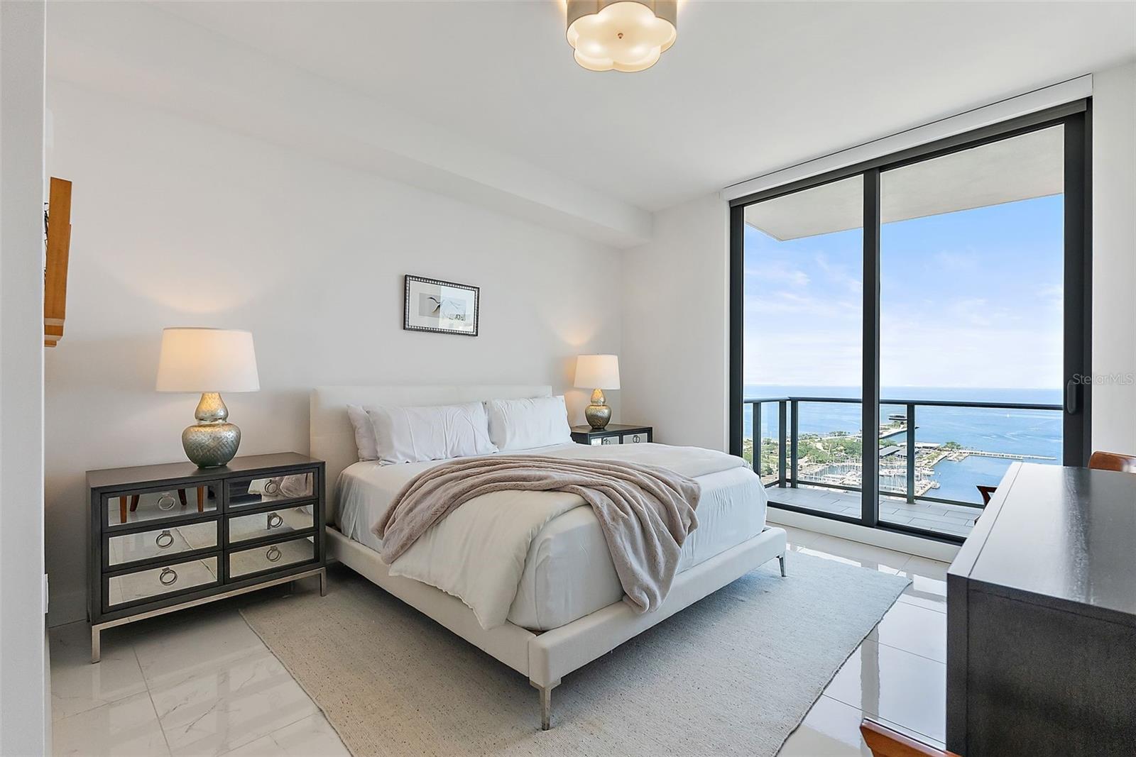 Listing photo id 12 for 100 1st Avenue N 2703