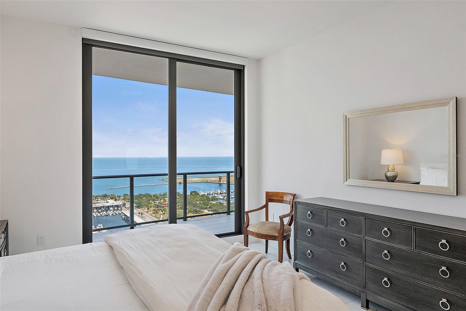 Listing photo id 13 for 100 1st Avenue N 2703
